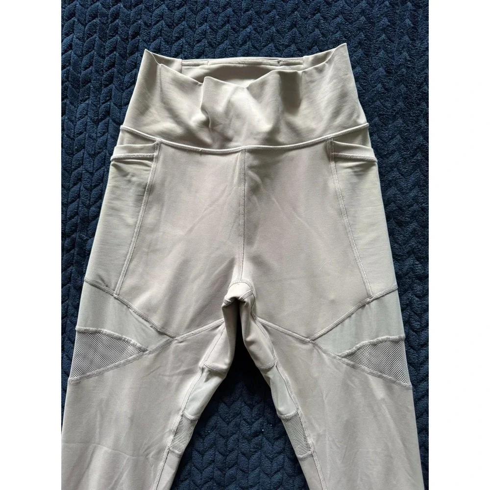 Lululemon Women's Forget The Sweat Tight Mesh Insert Pockets‎ Size 8
